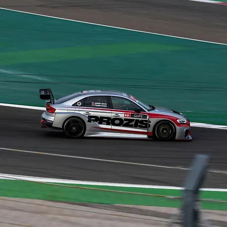 Paparazzi - Riverviews Apartment *