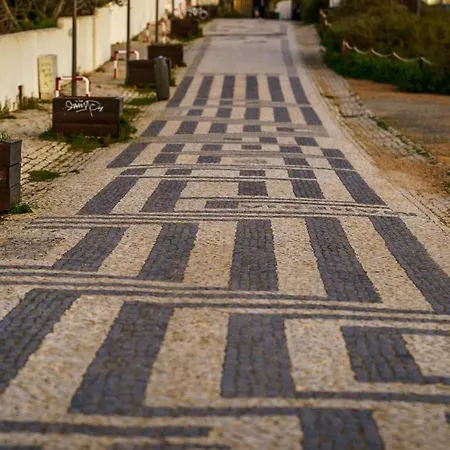 Paparazzi - Riverviews Apartment *