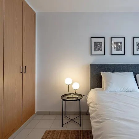 Paparazzi - Riverviews Apartment *