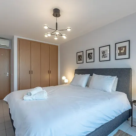 Paparazzi - Riverviews Apartment