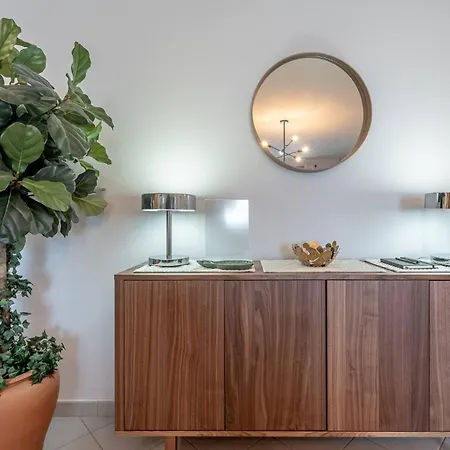 Paparazzi - Riverviews Apartment *