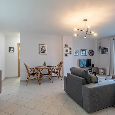 Apartment Paparazzi - Riverviews